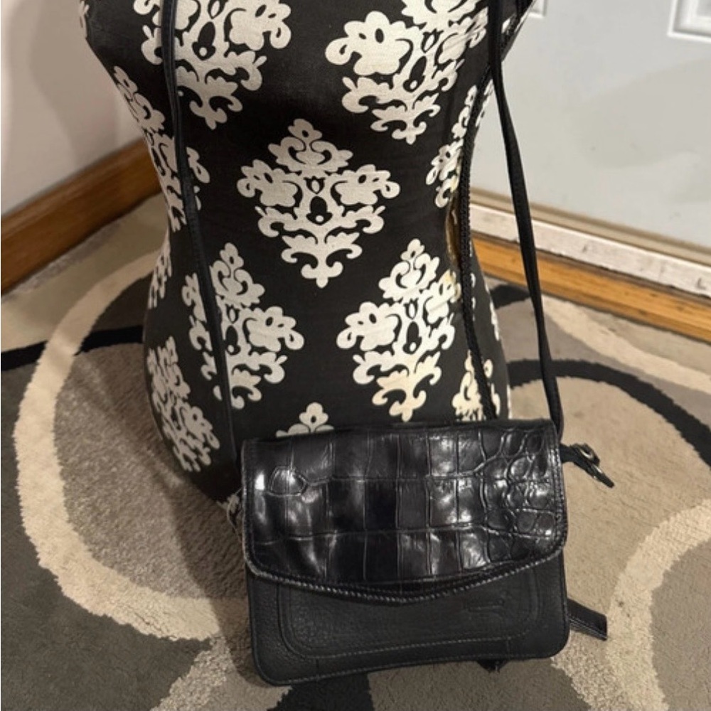 TIGNANELLO Small Black Leather Crossbody Purse